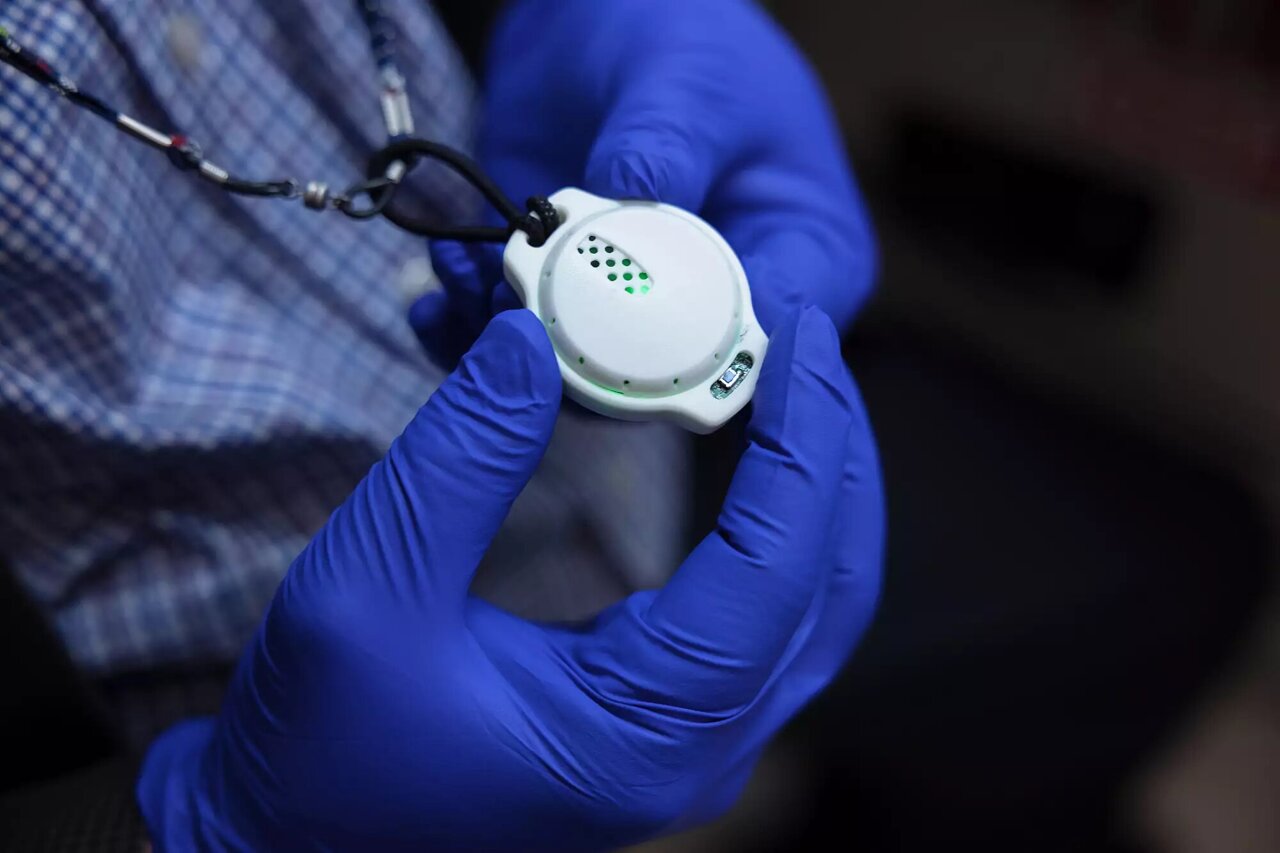 Isaac breathalyzer device for non-invasive blood sugar monitoring in diabetes