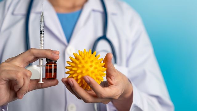 Doctor discussing genetic testing for diabetes