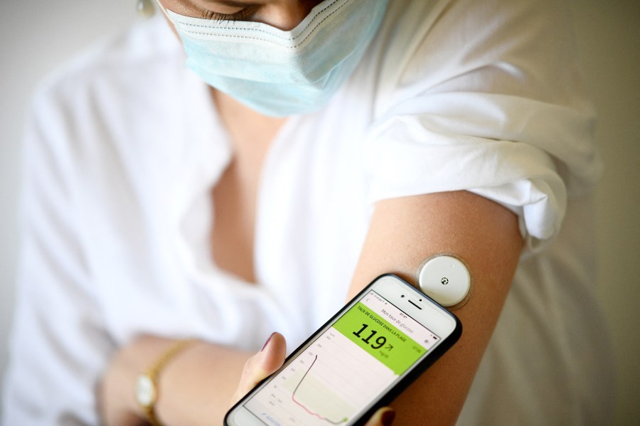 7 Essential Diabetes Updates: Celeb Health, Athlete Wins, and New Research 8 Healthcare professional highlighting diabetes warning signs