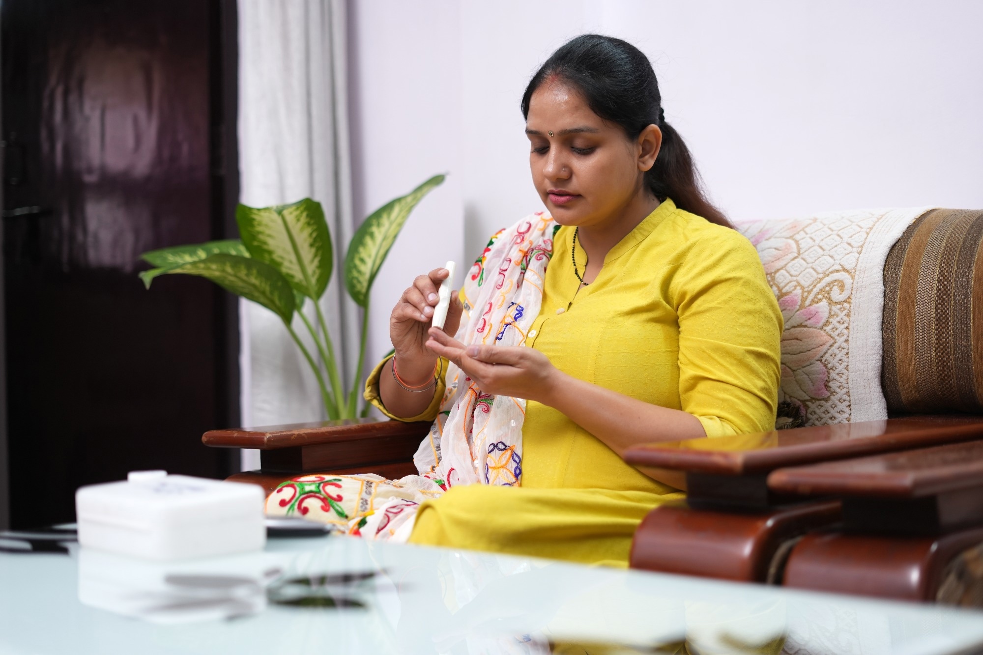 Young adult checking phone after receiving early-onset diabetes diagnosis in Sweden