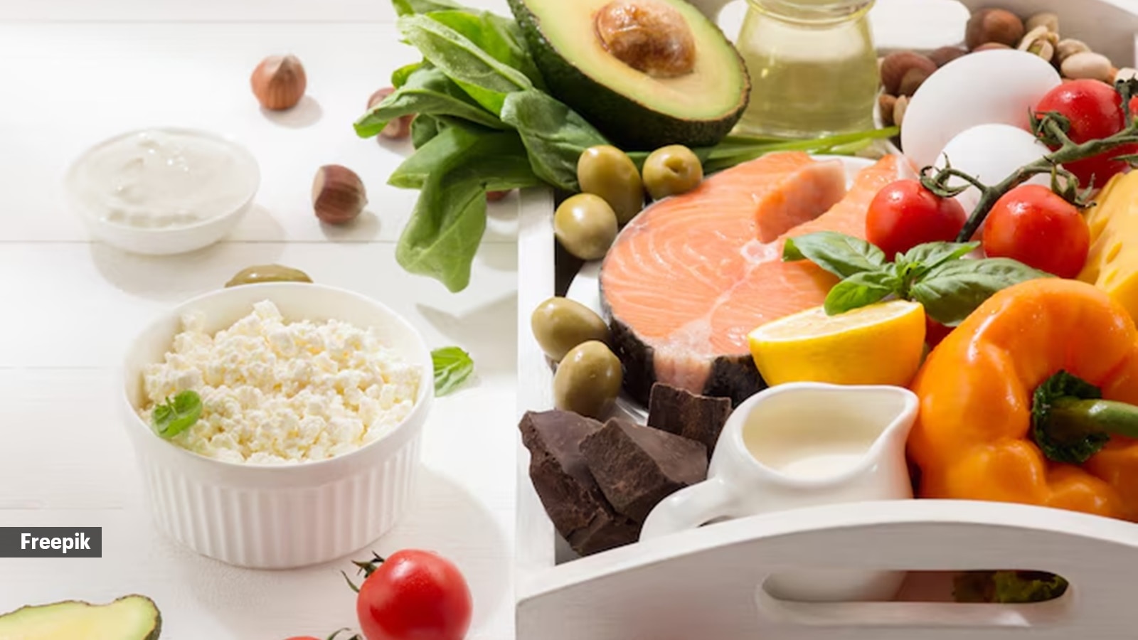 8 Game-Changing Diabetes Insights Today 2 Nutritious Mediterranean diet plate with fruits, vegetables and healthy fats