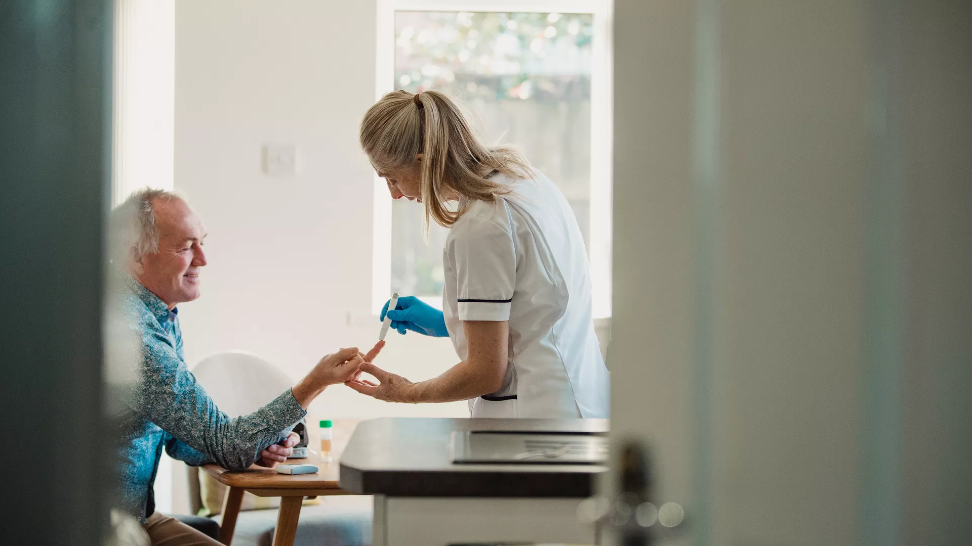 Handheld AGE Reader measuring skin autofluorescence for type 1 diabetes monitoring