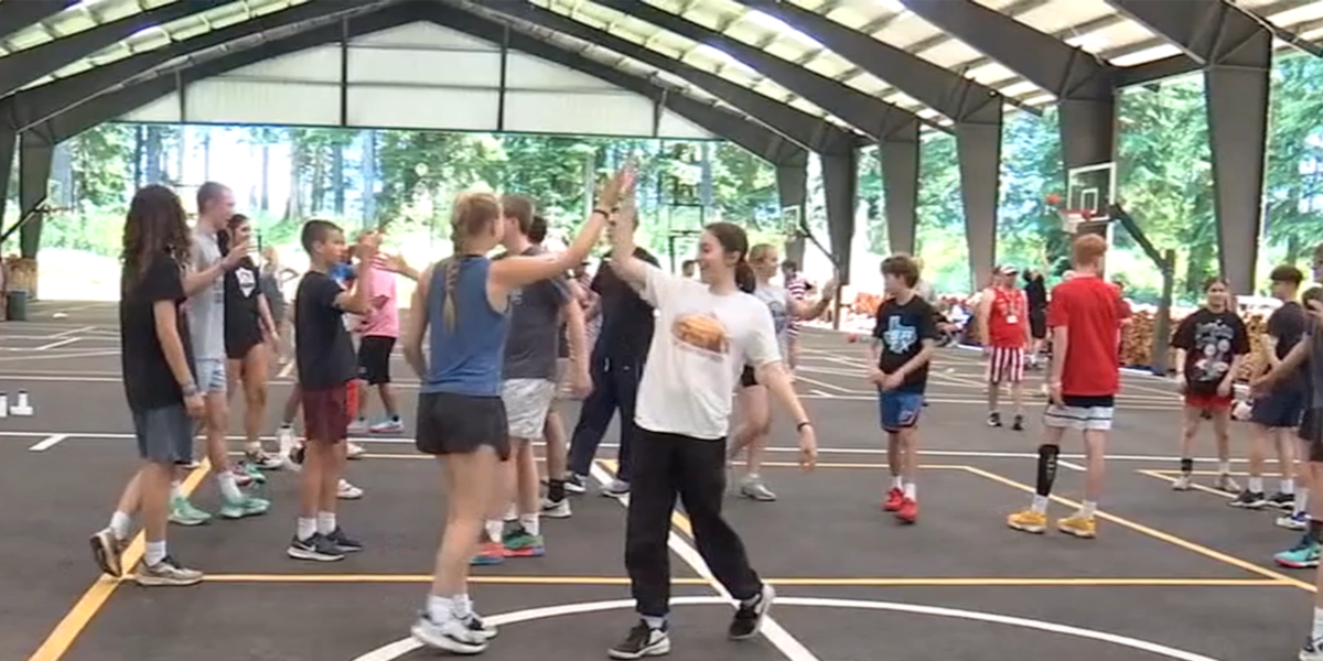 Kids playing basketball at diabetes camp